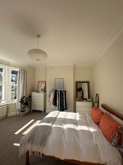 Large Double Bedroom in Fulham House Main Photo