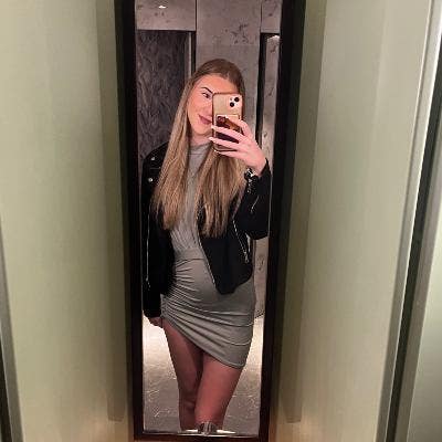 Professional Female seeks a single or double room Main Photo