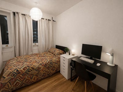 Lovely single room available ( live in landlord ) Main Photo