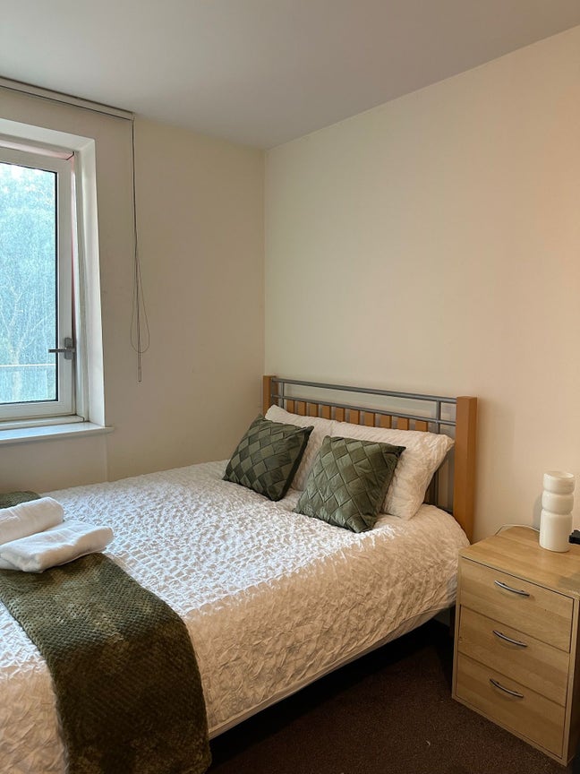 Spacious 2-Bedroom Apartment for Rent – Bow Church Main Photo