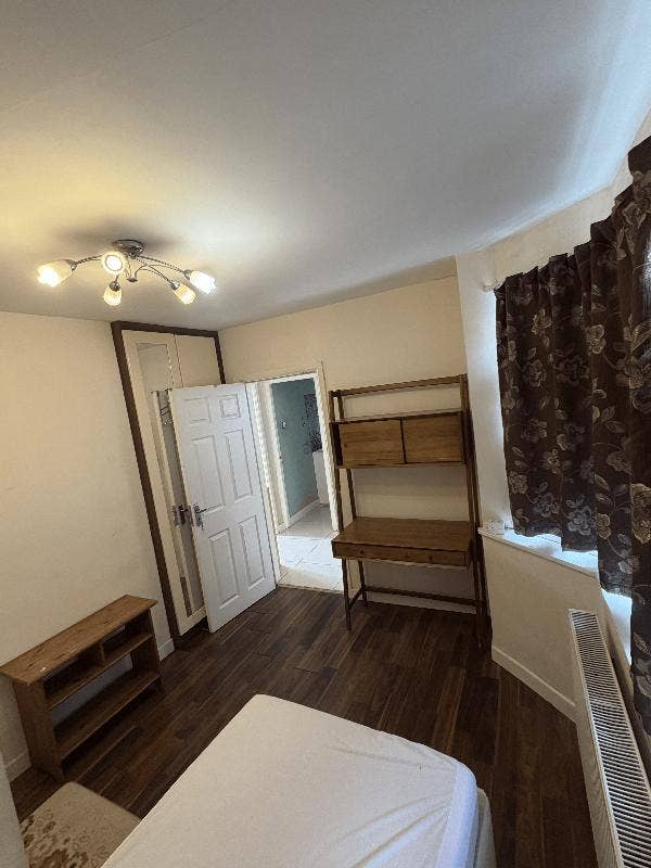 Room with Separate Bathroom – &pound;675 –Bills not incl Main Photo