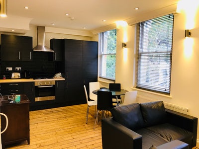 Stunning 3 Bed Split Level Flat - Utp Main Photo