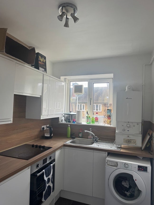 Room available in a 3 bed friendly flat  Main Photo