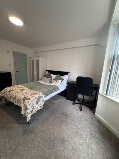 Ensuite room to Rent Main Photo