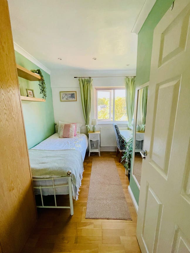 Single Bedroom available now  Main Photo