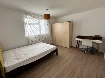 Double room Horsham Main Photo