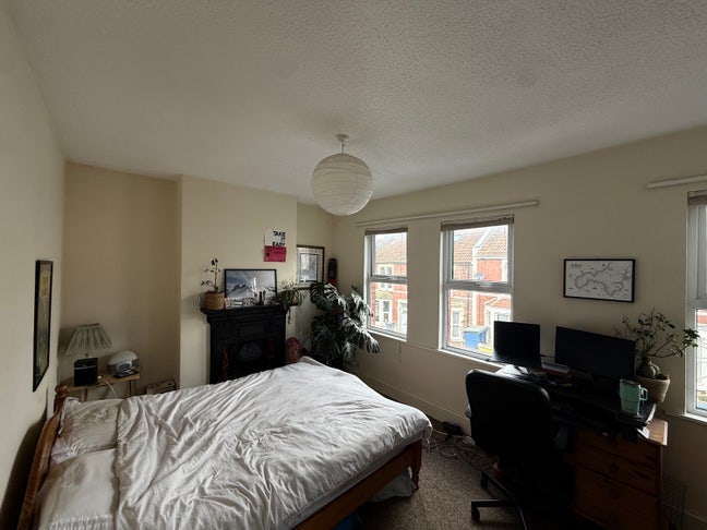 Large Kingsize Room Shortlet in Easton Main Photo