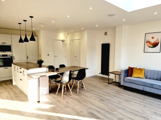 High-Quality Furnished Room in Filton Main Photo