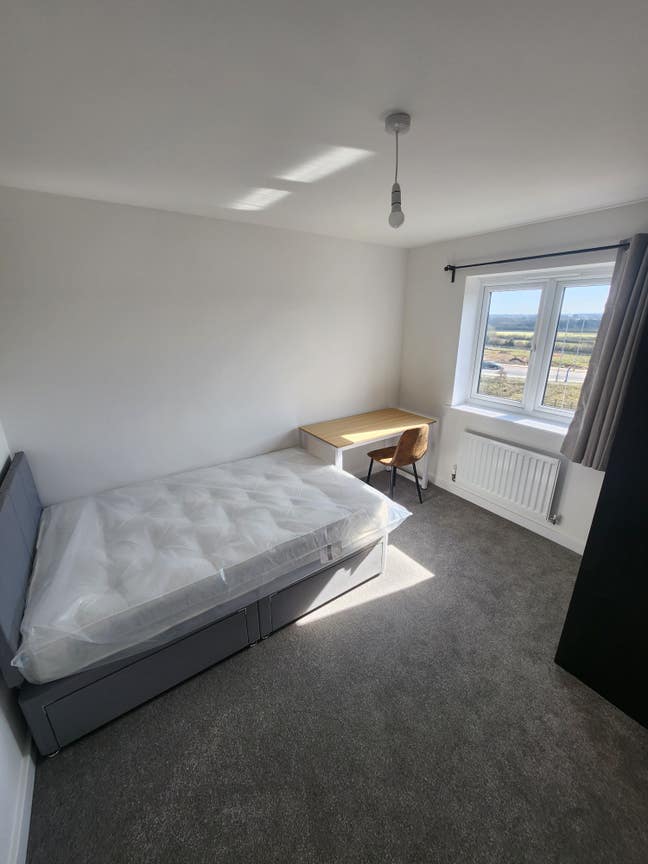 Bills Inclusive - New build room available  Main Photo