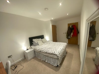 Large double room in flat near Ealing Broadway Main Photo