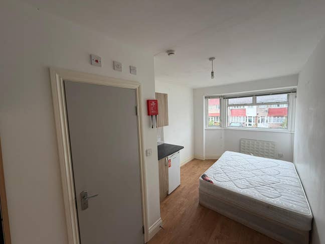 DSS - Studio Flat Available in Catford SE6 Main Photo
