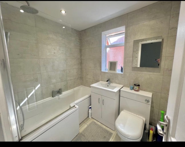 Cozy room in quiet Cul De Sac, Live in landlord Main Photo