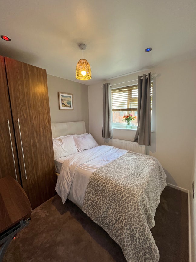 Cozy room in quiet Cul De Sac, Live in landlord Main Photo