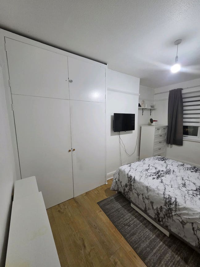 Large Furnished Double Rooms with Bills Included Main Photo