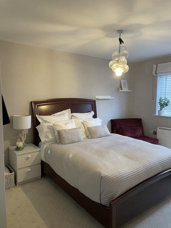 Newly Renovated Double Room Close to Town Center Main Photo