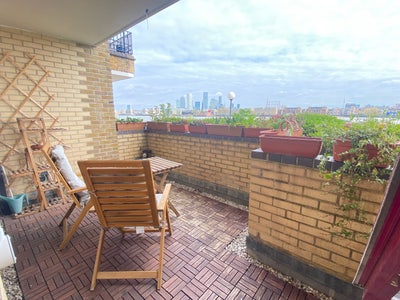 Terrace by the Thames Main Photo