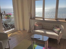 Panoramic sea views in central St Leonards Main Photo
