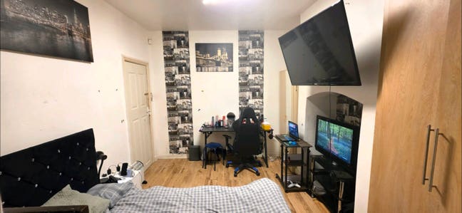 Double room to rent 10 min to centre Main Photo