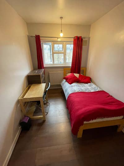 ☘️ Single Room Near Poplar Main Photo