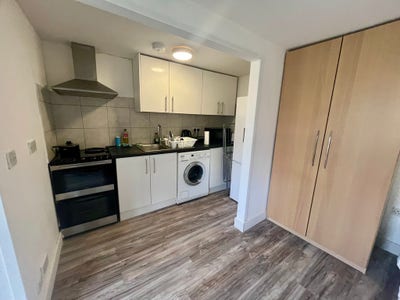 Bath Road, Hounslow, TW3 3ET Main Photo