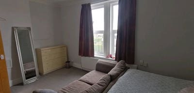 Large double bed and ensuite Main Photo