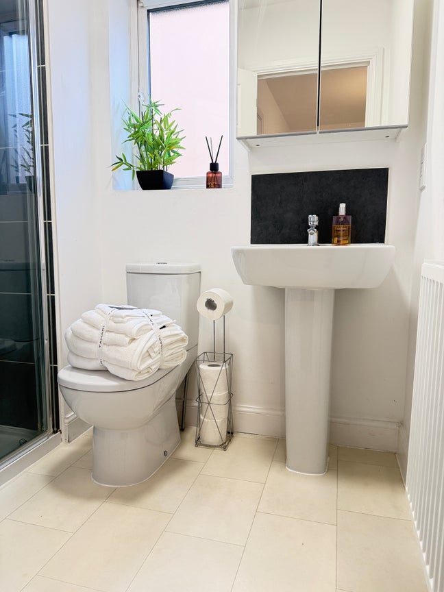 Modern Rooms to Rent in Dartford | Bills Included  Main Photo