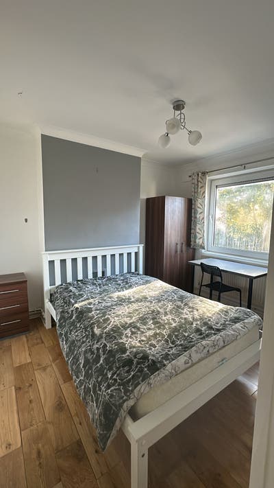 Double Room Available, Bills Included Main Photo