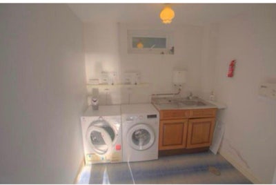 Stunning 1 Bed Apartment with off road parking Main Photo