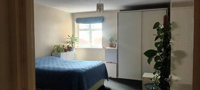 Spacious double room available, for a professional Main Photo