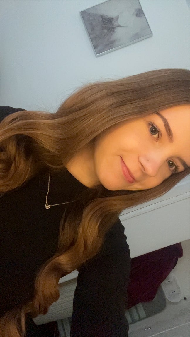 Professional Female seeks a single or double room Main Photo