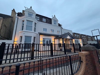 Beautiful New En-Suite Rooms - Near Hospital/City  Main Photo