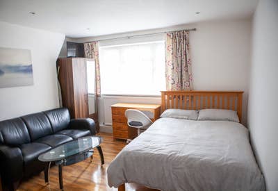 1 Large Room (double bed) to Rent in Mile End Main Photo