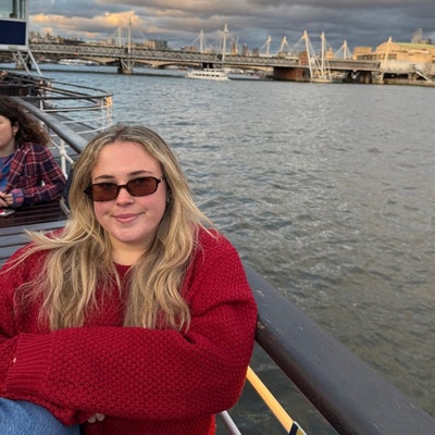 Professional Female seeks a single or double room Main Photo