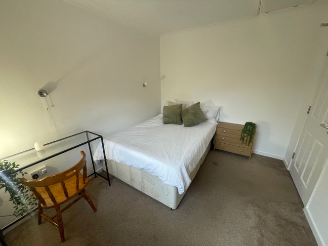 Bright Double Room in NR5  with Parking (24W-JG) Main Photo