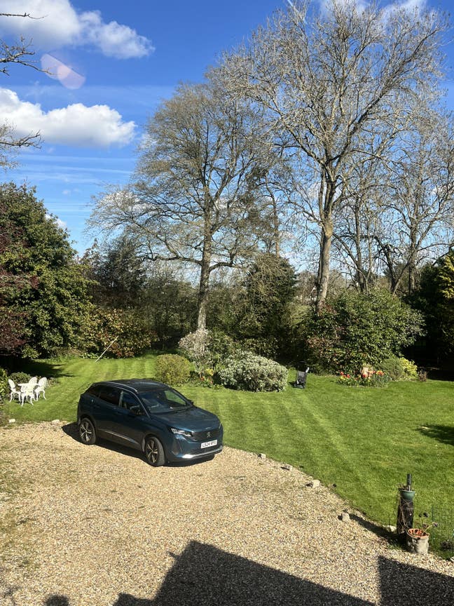 Spare room with large garden and drive  Main Photo