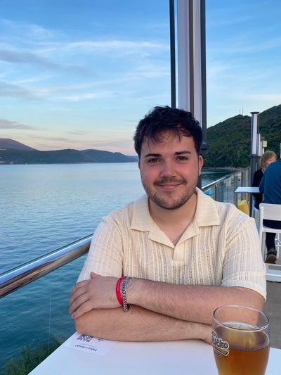 Friendly professional looking for a flat/buddy-up! Main Photo