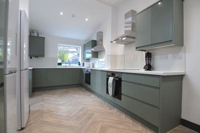 Fully Furnished 6-Bedroom HMO on Chantry Lane  Main Photo