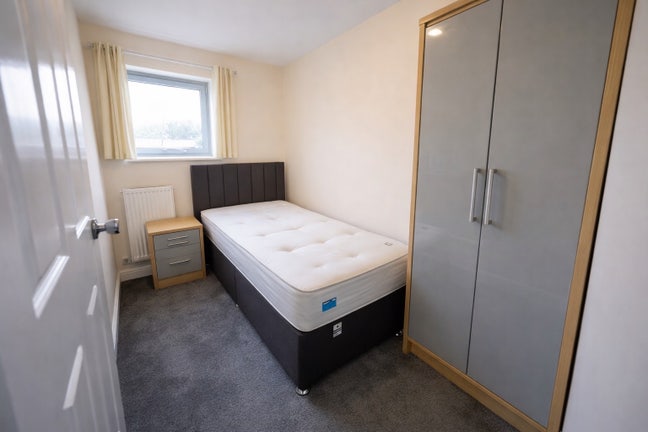 Student/Professional Single Box Room for Rent Main Photo