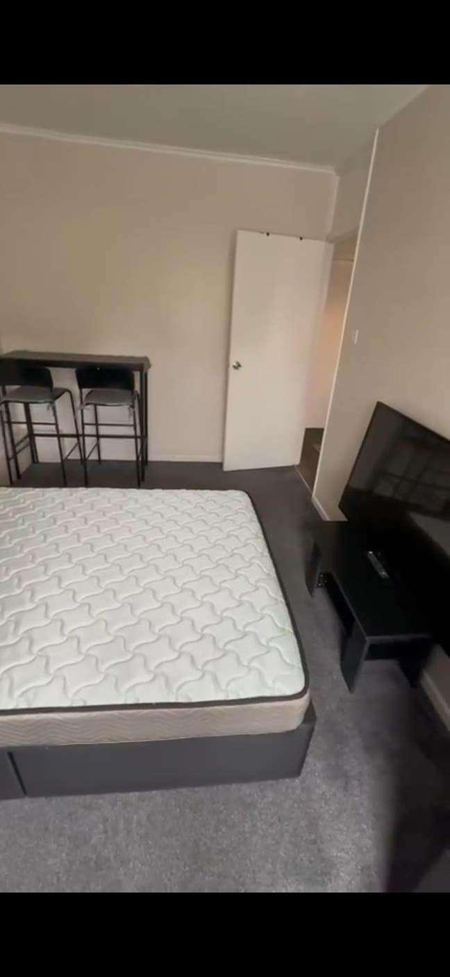 Double room available for a neat and tidy occupant Main Photo