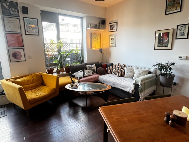 Short term large En-Suite with balcony access  Main Photo