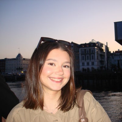 22 y/o looking for a girly city centre flat! Main Photo