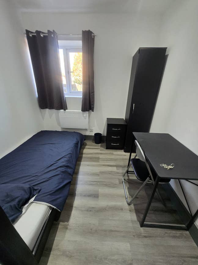 En suite  Room to let   in  Hayes  UB4  - &pound;925
 Main Photo