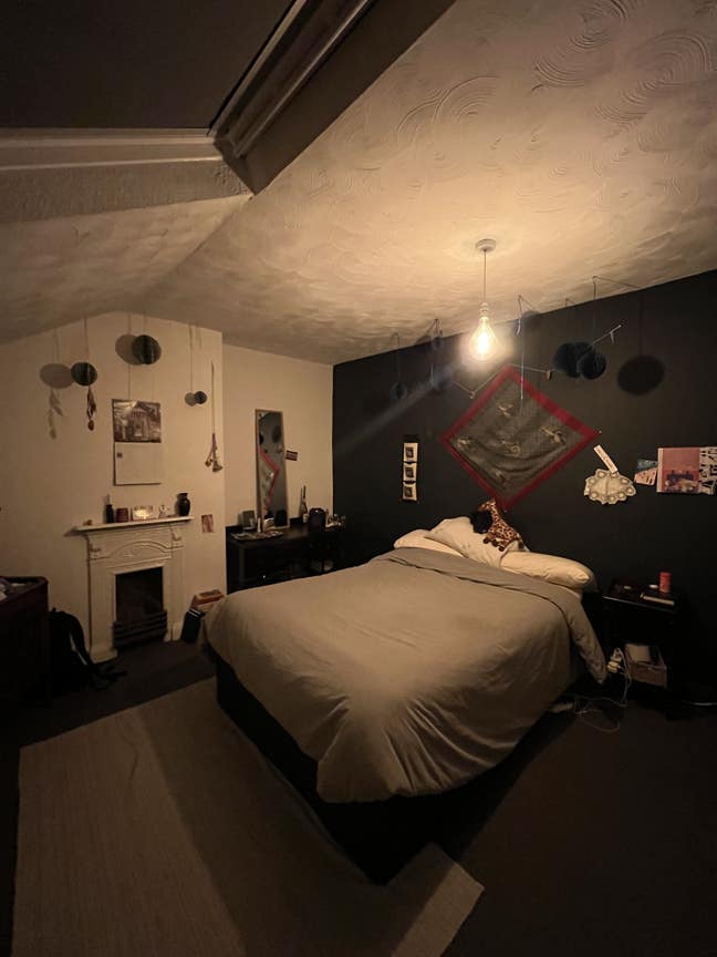 Beautiful Attic Room Main Photo