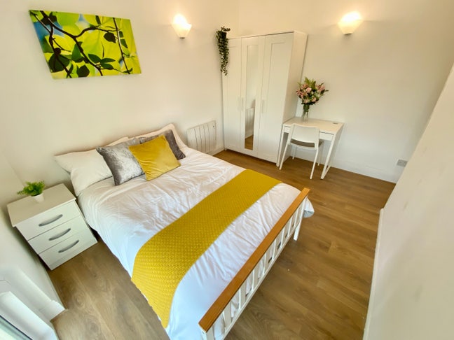 Modern double rooms - Crossharbour Main Photo