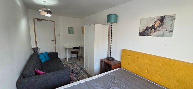 Double Room | All Bills Included | E14 Main Photo