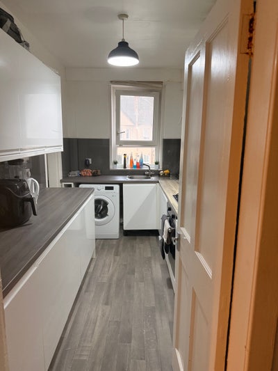 Immediate move in at G13  Main Photo