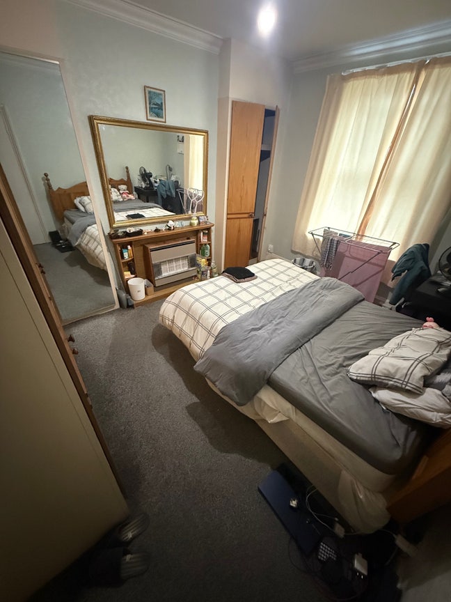 Looking for a housemate  Main Photo