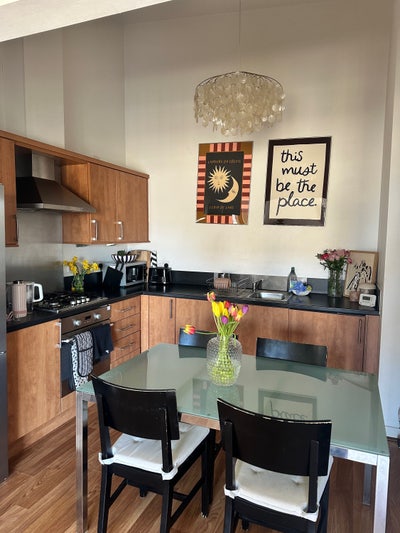 Bright en-suite room available in leith ✨  Main Photo