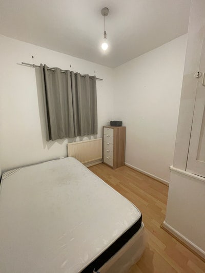 Cosy Room In Stepney Green/Mile End Road E1  Main Photo