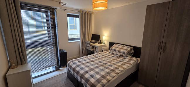 Modern Double Room Available in House Share Main Photo